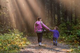 Warum Spaziergänge wichtig für Kinder sind